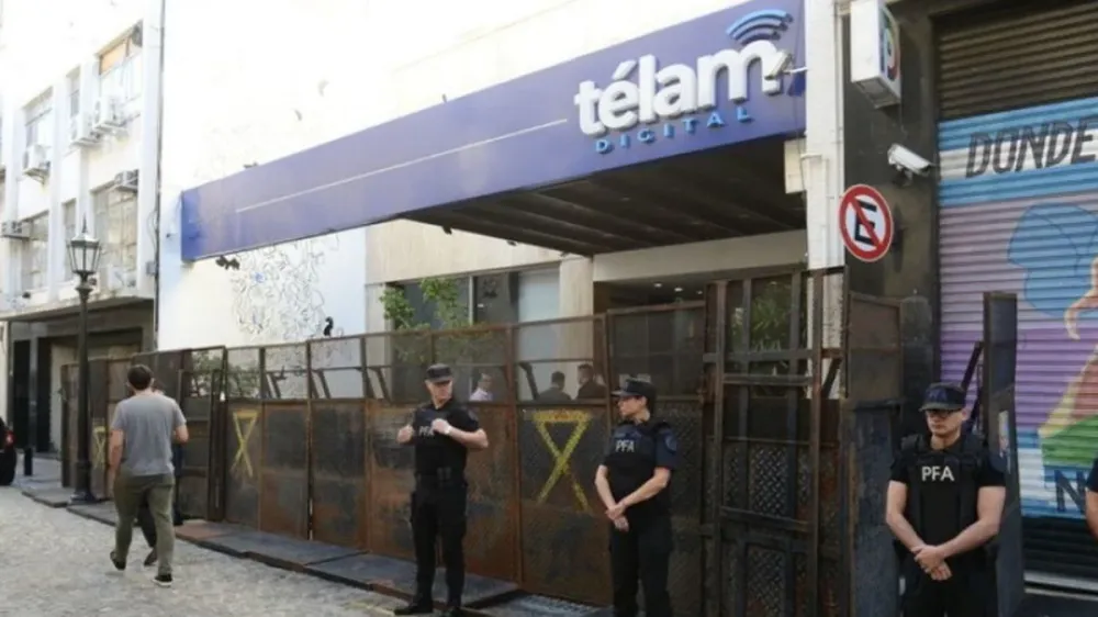 Apenas 3 días después de dejarlos regresar a sus empleos, el Gobierno vuelve a dispensar a los trabajadores de Télam y busca despedir a 200 más