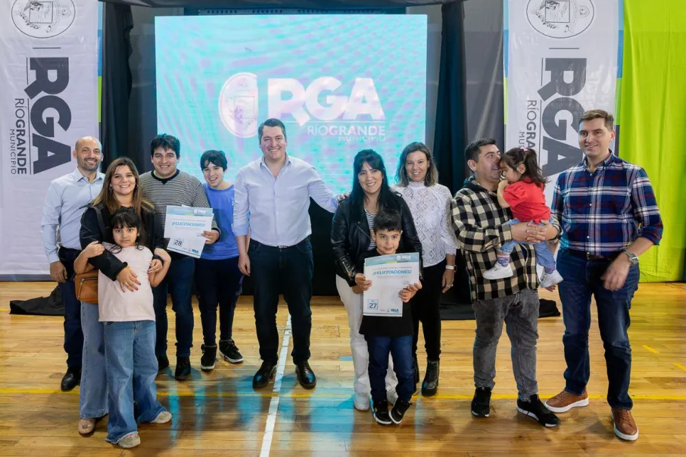 Perez entregó tierras y anunció el comienzo de una nueva urbanización de 600 lotes en Chacra XII