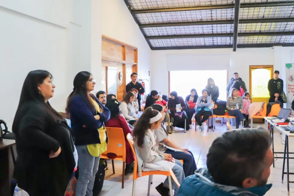 La Provincia impulsa el fortalecimiento de cooperadoras escolares con visitas y asesoramiento en el territorio