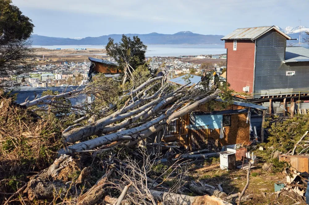 La Municipalidad de Ushuaia informó más de 60 intervenciones por el temporal de viento en cinco horas