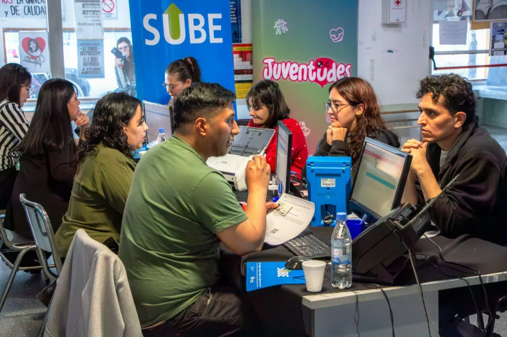El Municipio de Río Grande acercó beneficios a estudiantes de la UNTDF
