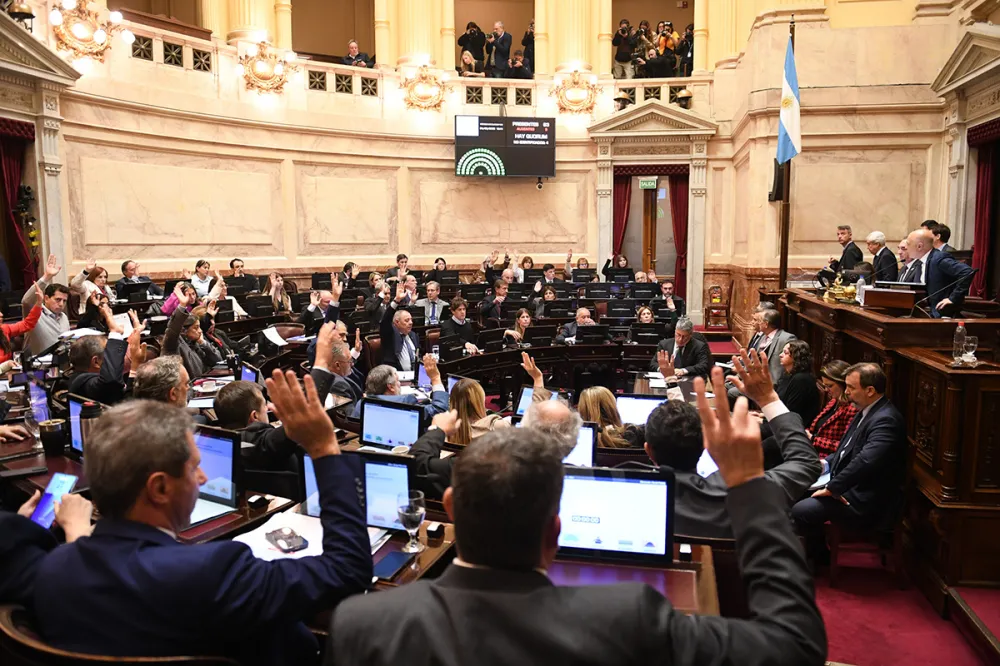 El Senado le asestó dos derrotas históricas a Milei: rechazo al veto en discapacidad y media sanción para limitar los DNU