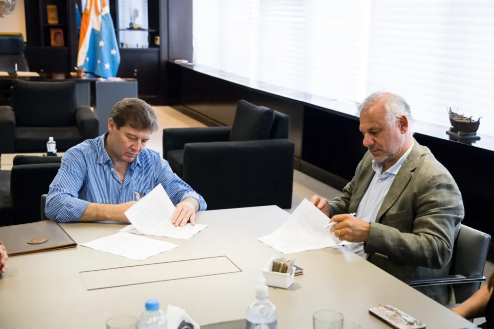 Melella firmó un convenio de cooperación con Newsan para más infraestructura en la producción de mejillones