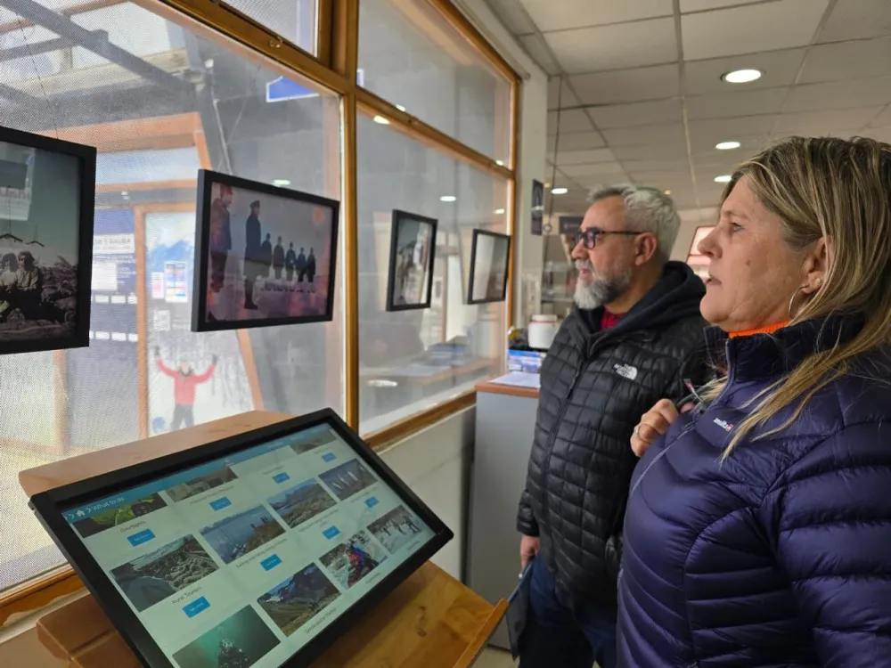 Ushuaia: La Secretaría de Turismo presenta una muestra fotográfica en homenaje a las pioneras antárticas